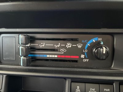 2025 Toyota LAND CRUISER 70 缩略图 33