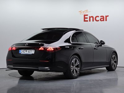 MERCEDES-BENZ E-CLASS - 4