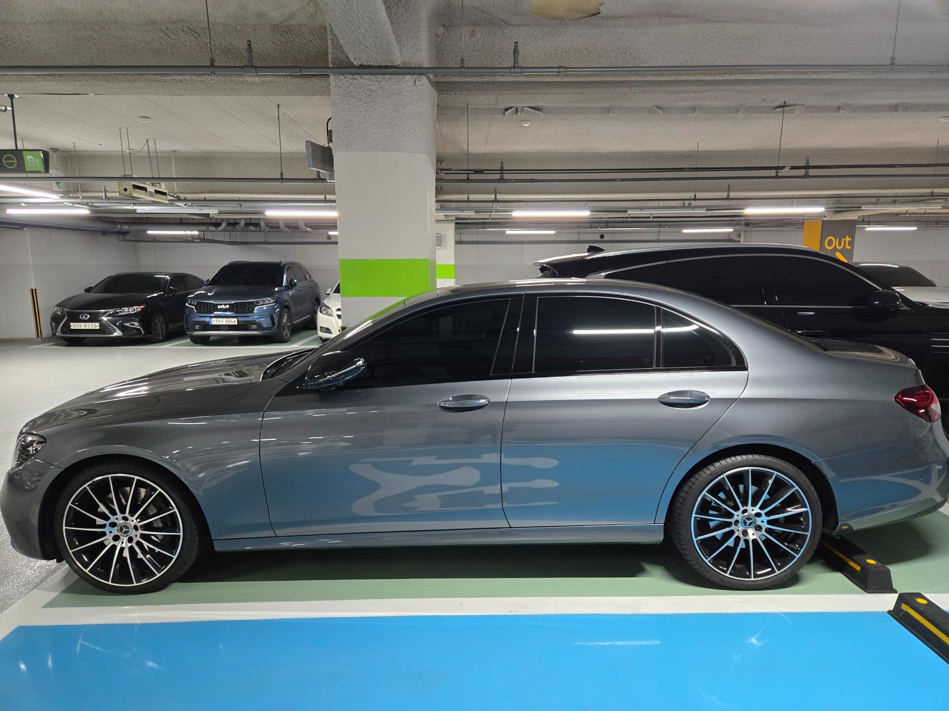 MERCEDES-BENZ E-CLASS - View 1