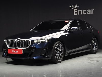2024 BMW 5 SERIES — фото 1