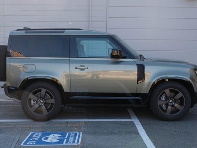 LAND ROVER DEFENDER - 10