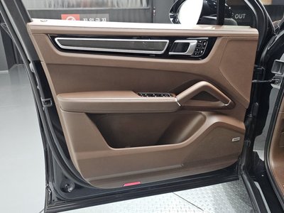 2021 Porsche CAYENNE thumbnail 14