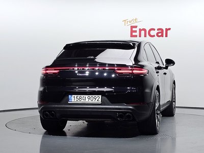 2021 Porsche CAYENNE photo 4