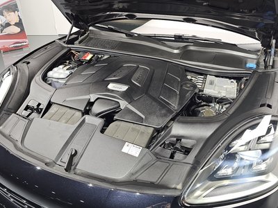 2021 Porsche CAYENNE photo 7