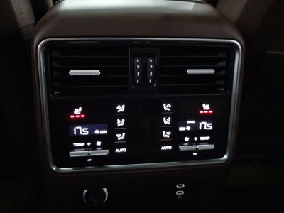 2021 Porsche CAYENNE thumbnail 24