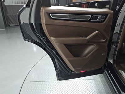 2021 Porsche CAYENNE thumbnail 15