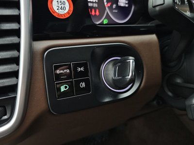 2021 Porsche CAYENNE thumbnail 30