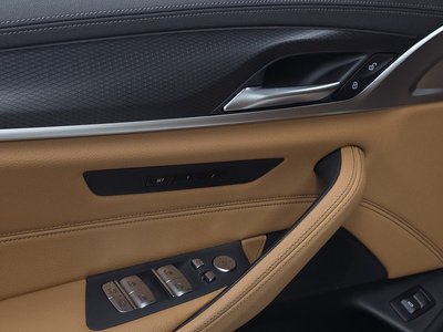 صورة مصغرة 32 لـ 2023 BMW 5 SERIES