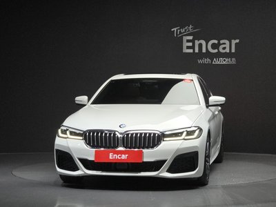 2023 BMW 5 SERIES photo 2