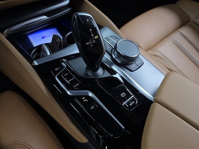 صورة مصغرة 12 لـ 2023 BMW 5 SERIES