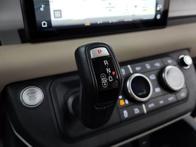 LAND ROVER DEFENDER - 9