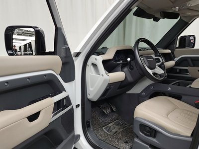 LAND ROVER DEFENDER - 10