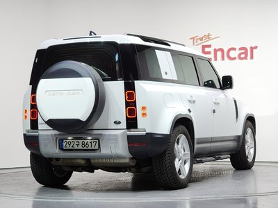 LAND ROVER DEFENDER - 4