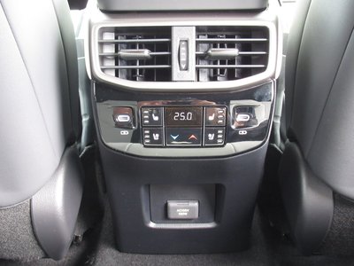 صورة مصغرة 65 لـ 2026 Lexus RX