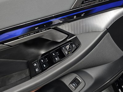 2025 BMW 5 SERIES thumbnail 30