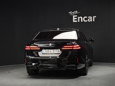 2025 BMW 5 SERIES 照片 4