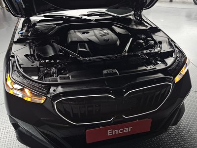 2025 BMW 5 SERIES 照片 7