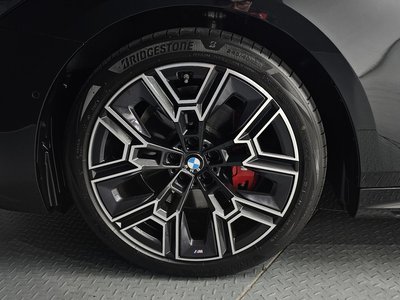2025 BMW 5 SERIES 照片 6