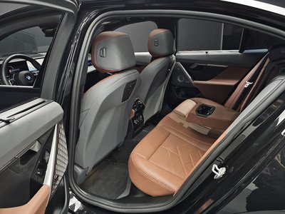 2025 BMW 5 SERIES thumbnail 18
