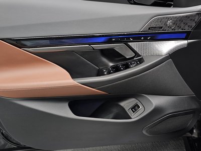 2025 BMW 5 SERIES thumbnail 14