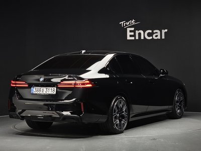 2025 BMW 5 SERIES 照片 3