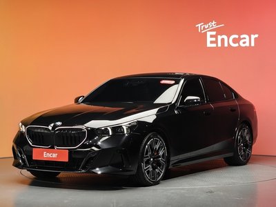 2025 BMW 5 SERIES 照片 1