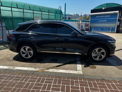 صورة 6 لـ 2025 Genesis GV70