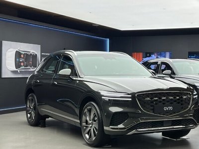 صورة 1 لـ 2025 Genesis GV70