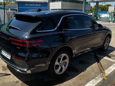 صورة 4 لـ 2025 Genesis GV70