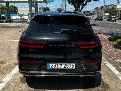 صورة 8 لـ 2025 Genesis GV70
