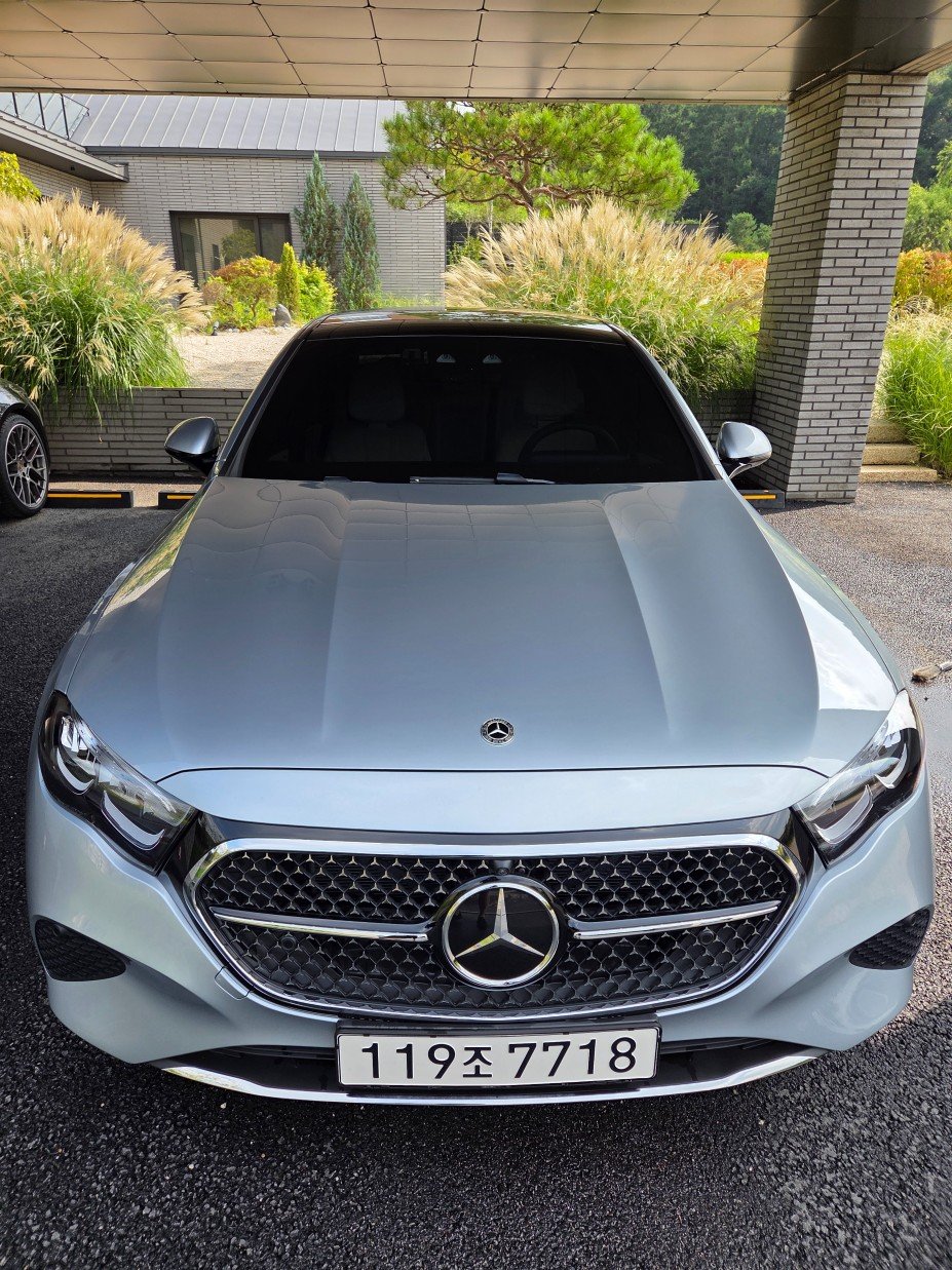 MERCEDES-BENZ E-CLASS - View 1