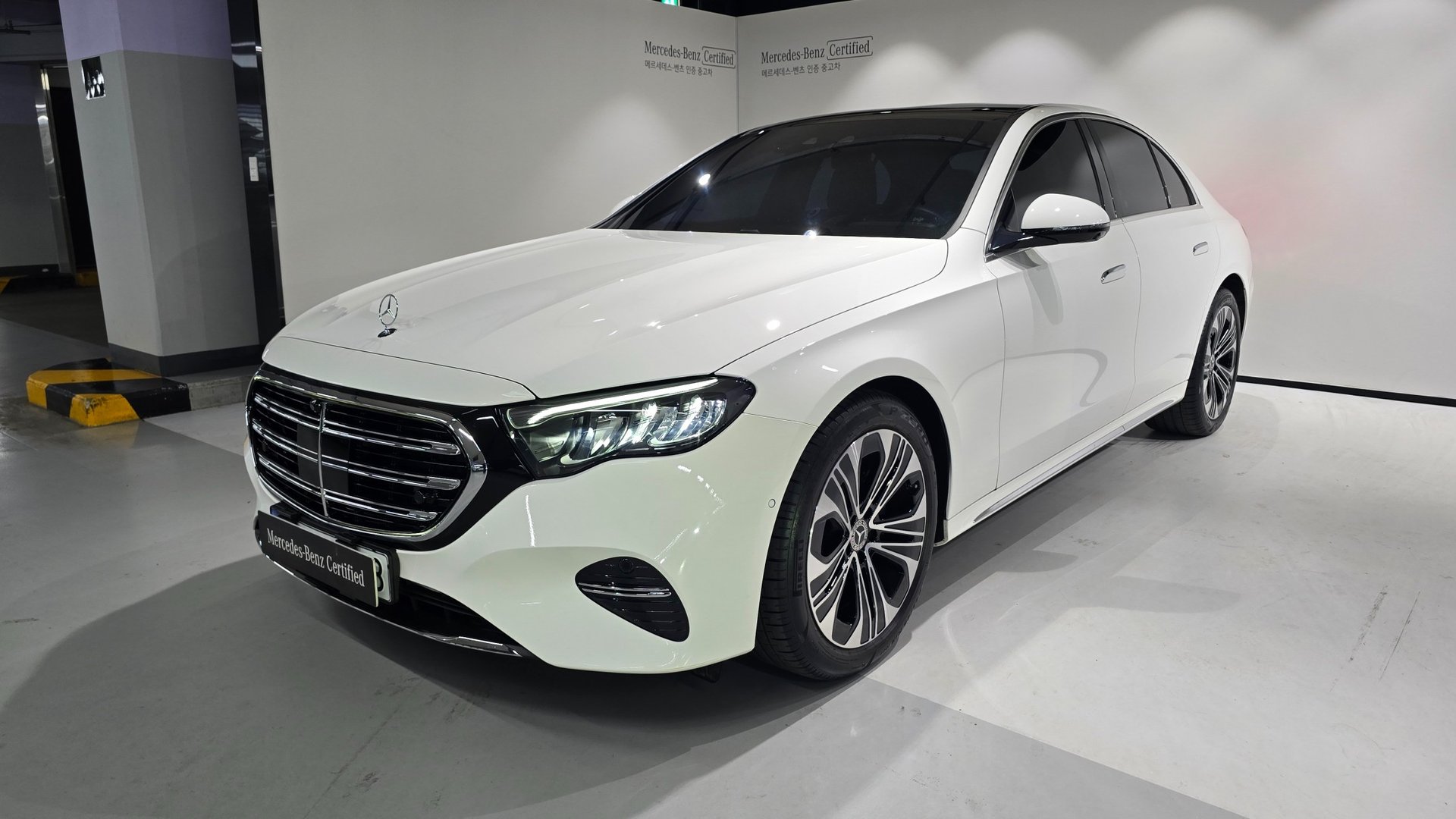 MERCEDES-BENZ E-CLASS - View 1