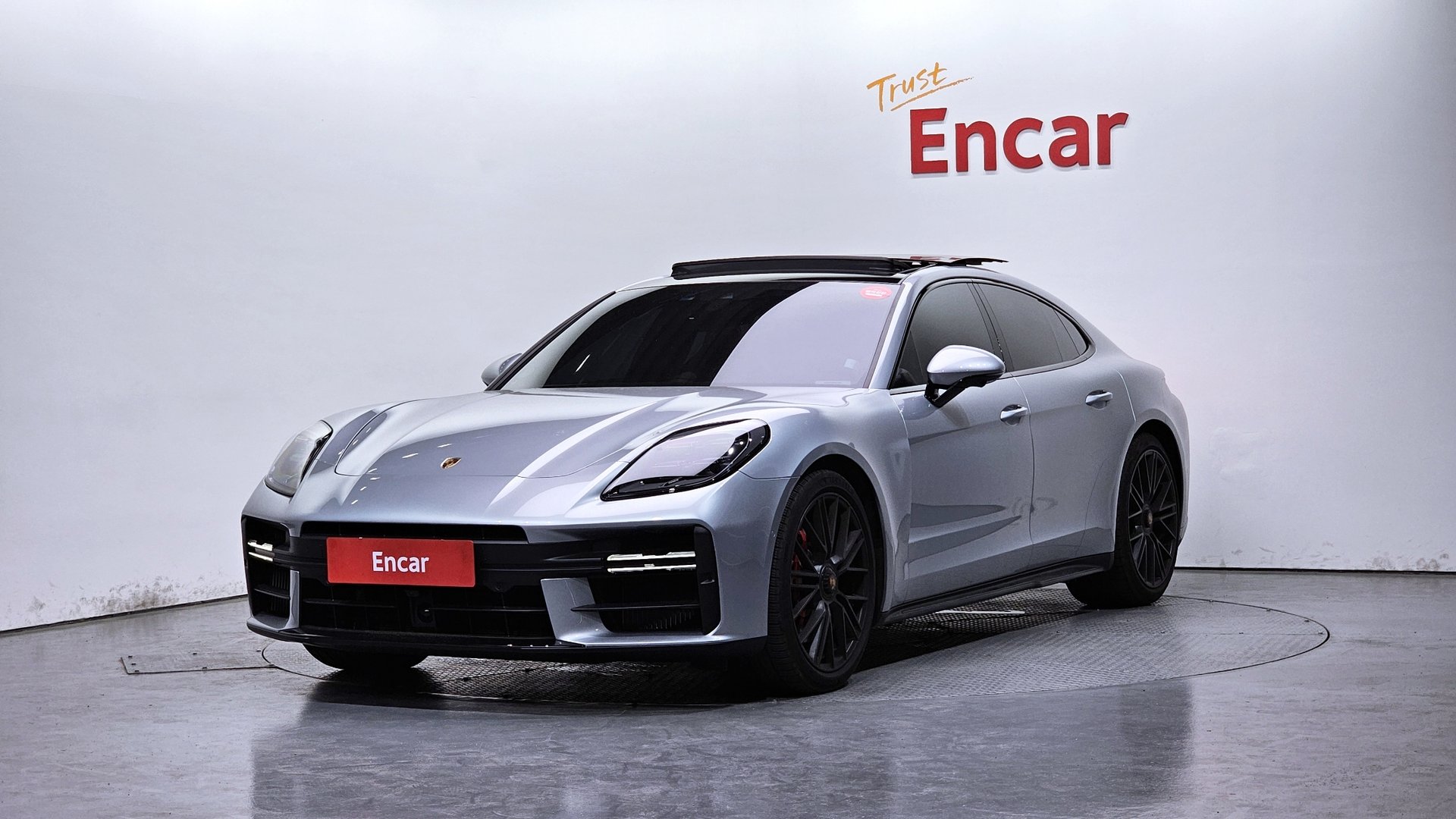 PORSCHE PANAMERA - View 1