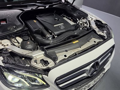 MERCEDES-BENZ E-CLASS - 7