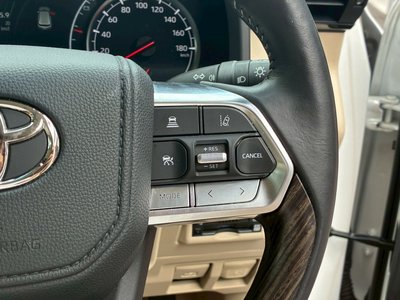 صورة مصغرة 43 لـ 2024 Toyota LAND CRUISER 300