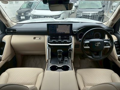 2024 Toyota LAND CRUISER 300 — фото 2