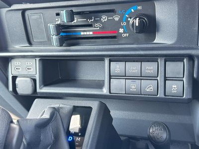 2025 Toyota LAND CRUISER 70 — миниатюра 54