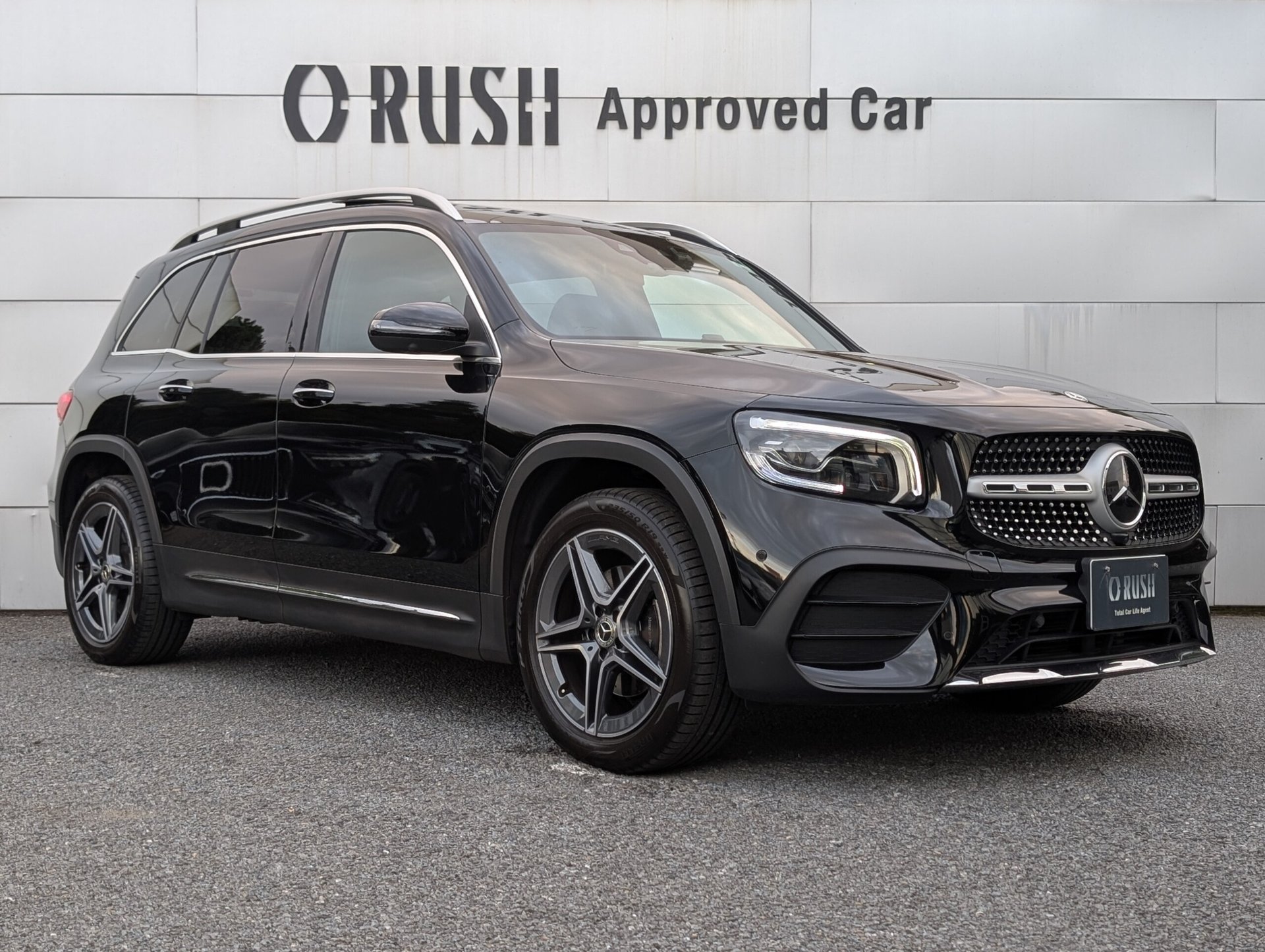 MERCEDES-BENZ GLB - View 1