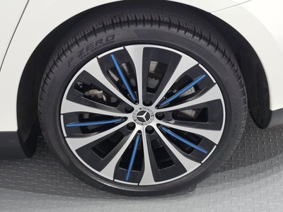MERCEDES-BENZ EQE - 8