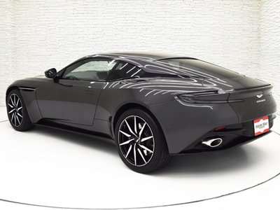 ASTON MARTIN DB11 - 4