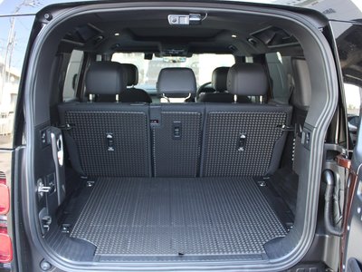 LAND ROVER DEFENDER - 10