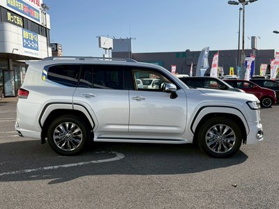 TOYOTA LAND CRUISER 300 - 7