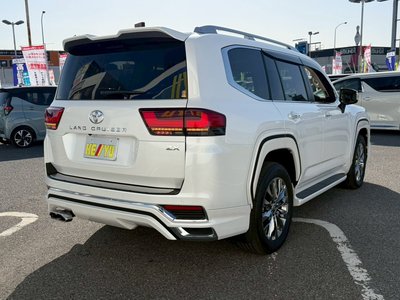 TOYOTA LAND CRUISER 300 - 8