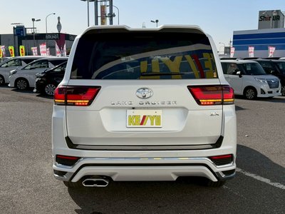 TOYOTA LAND CRUISER 300 - 9