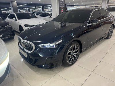 BMW 5 SERIES - 1