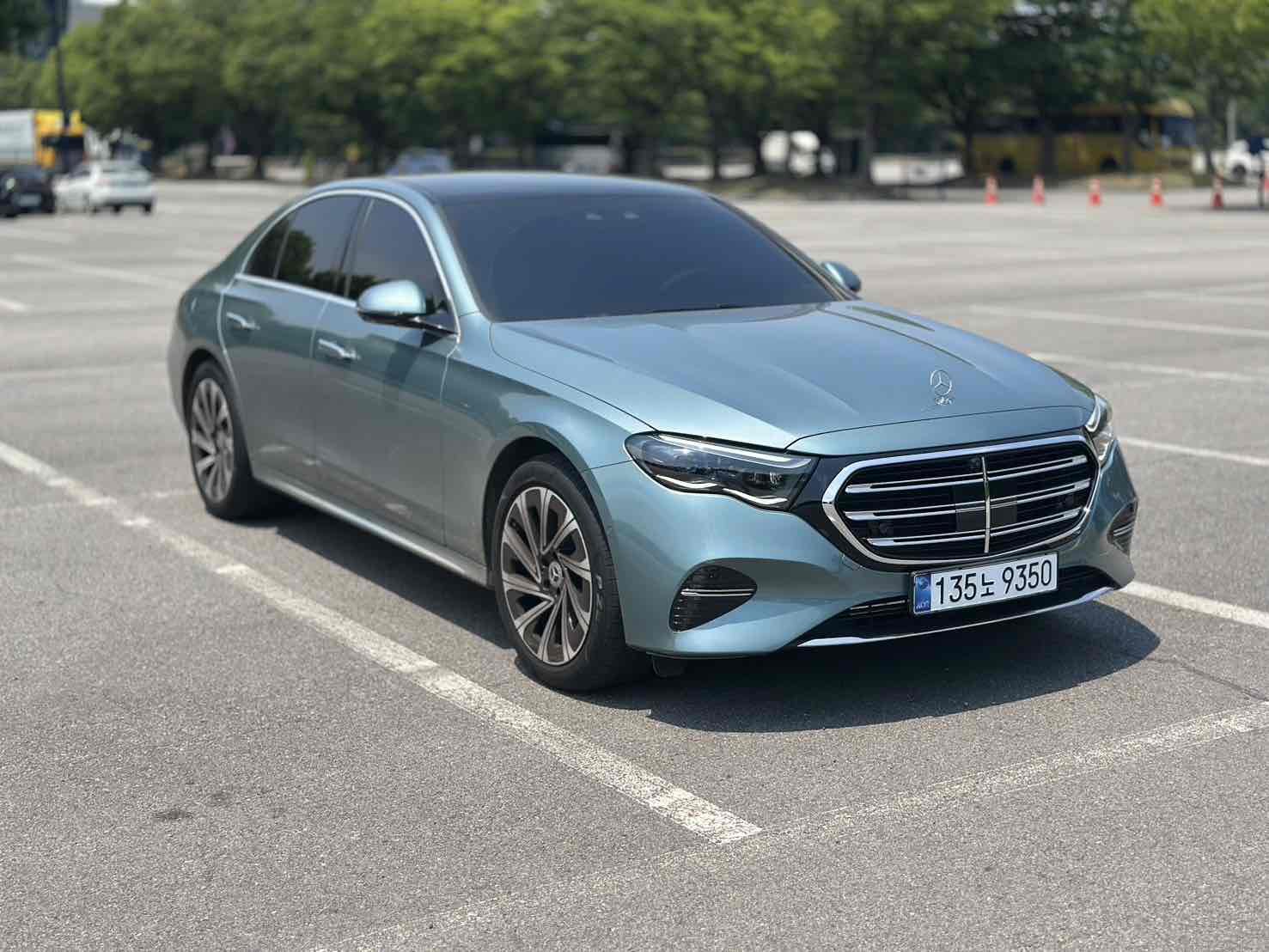 MERCEDES-BENZ E-CLASS - View 1