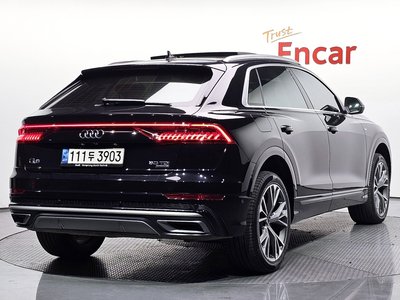 AUDI Q8 - 4