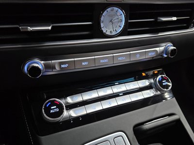 2021 Genesis G90 — миниатюра 32