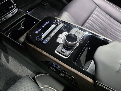 2021 Genesis G90 — миниатюра 25