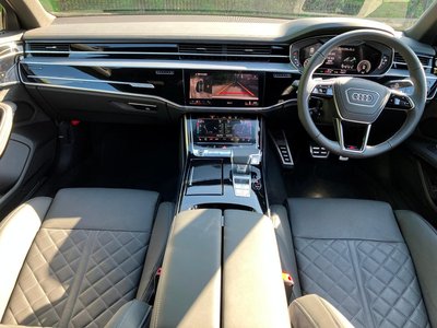 AUDI A8 - 7